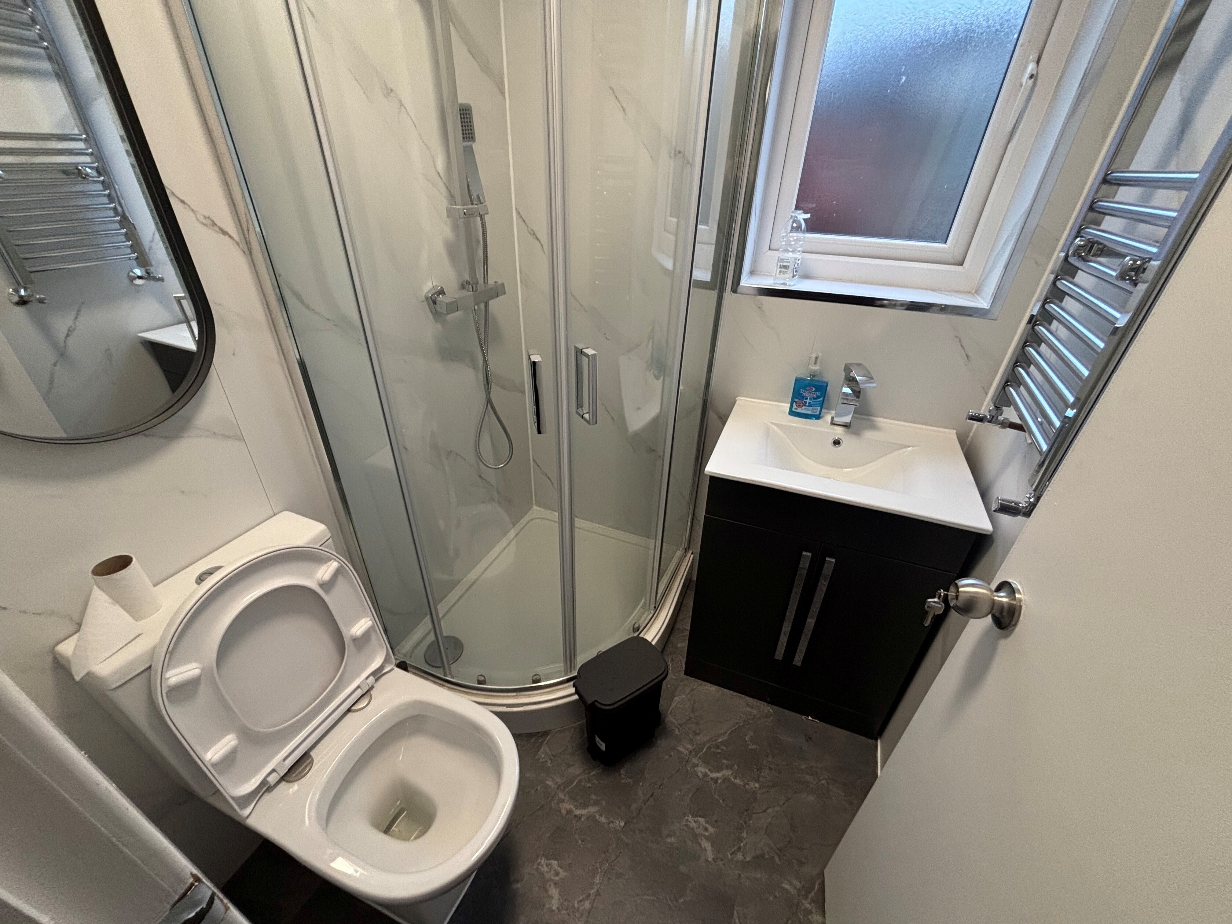Flat Ainsdale Grove in Stockport
