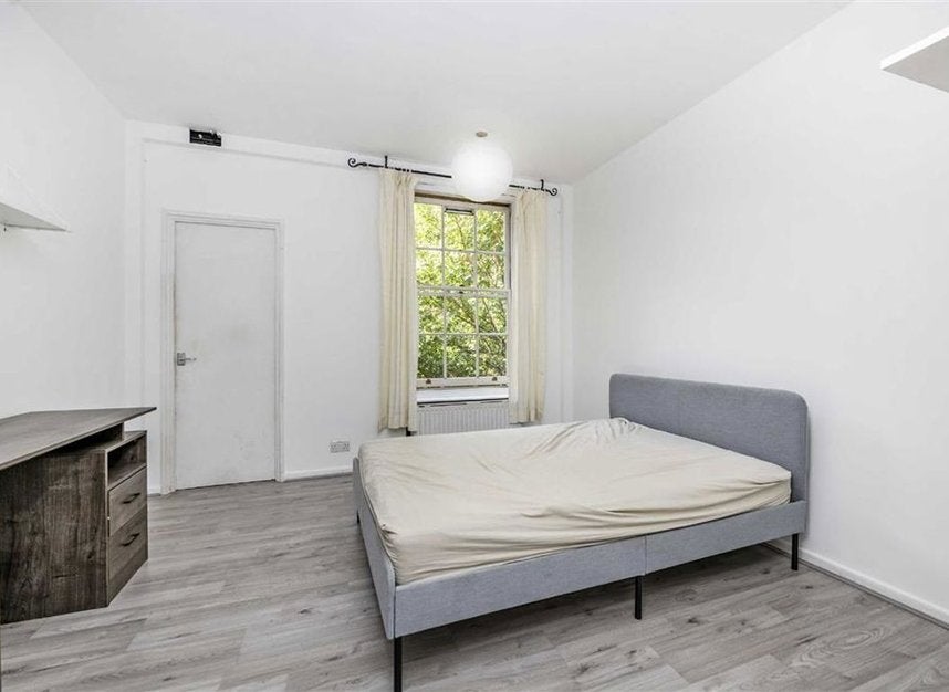 Flat Navarre Street in Greater London