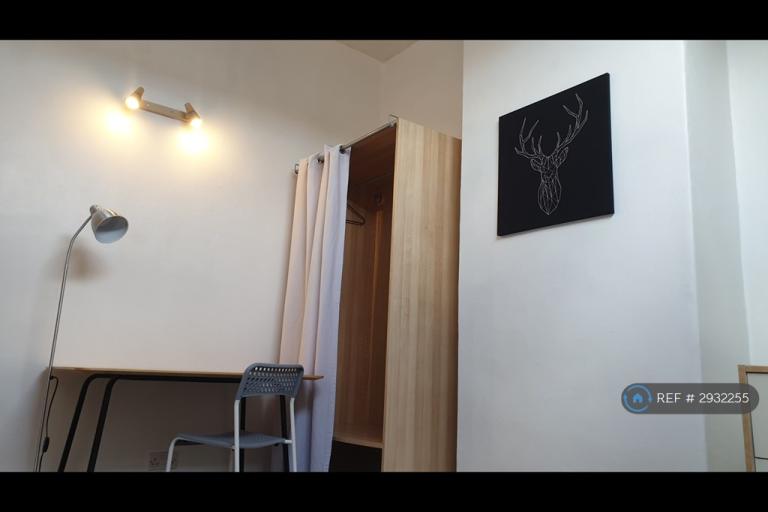 Room Lumley Avenue in Leeds