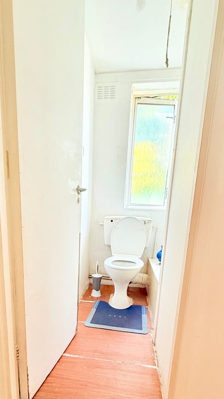 Room Mile End Road in Greater London