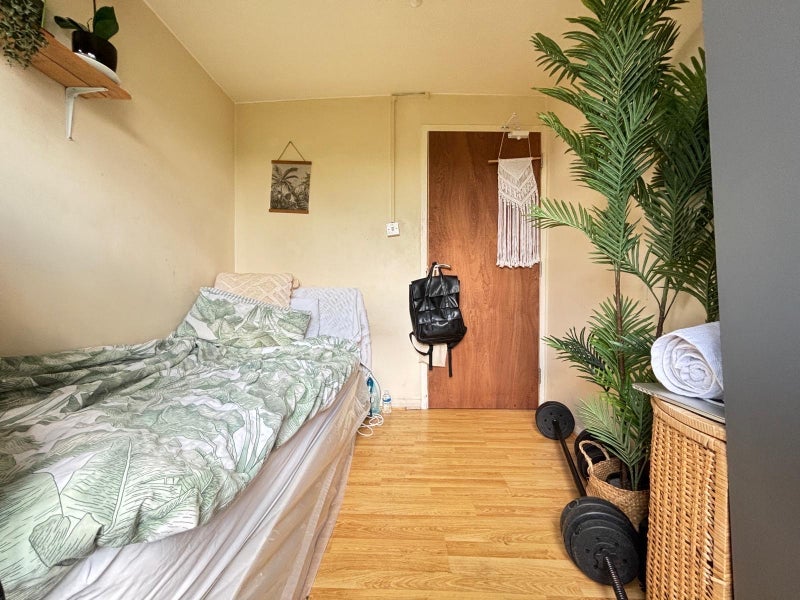 Room Mile End Road in Greater London