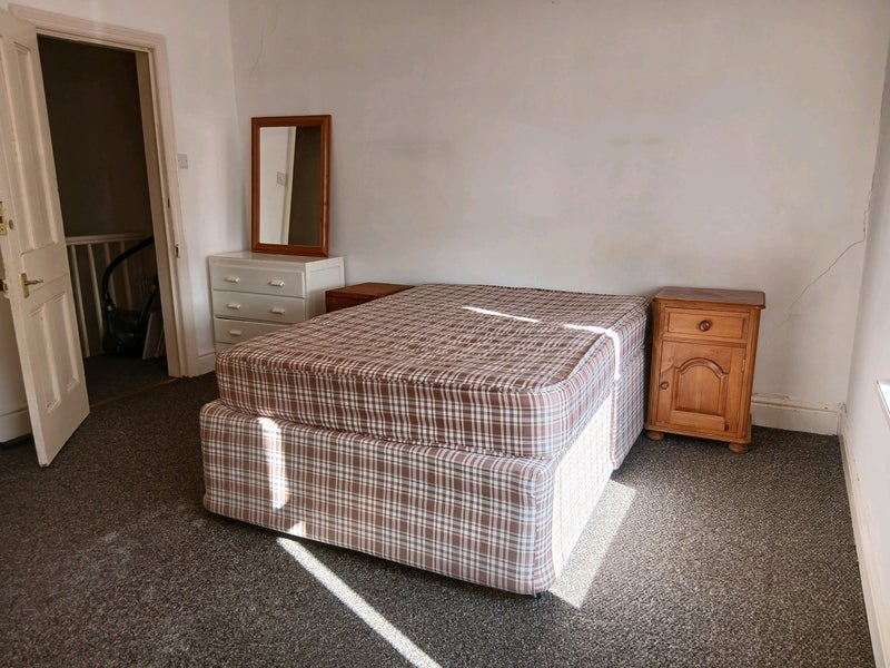 Room Ransfield Road in Manchester