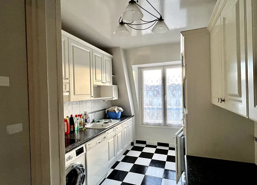 Flat Rue des Chantiers in Versailles