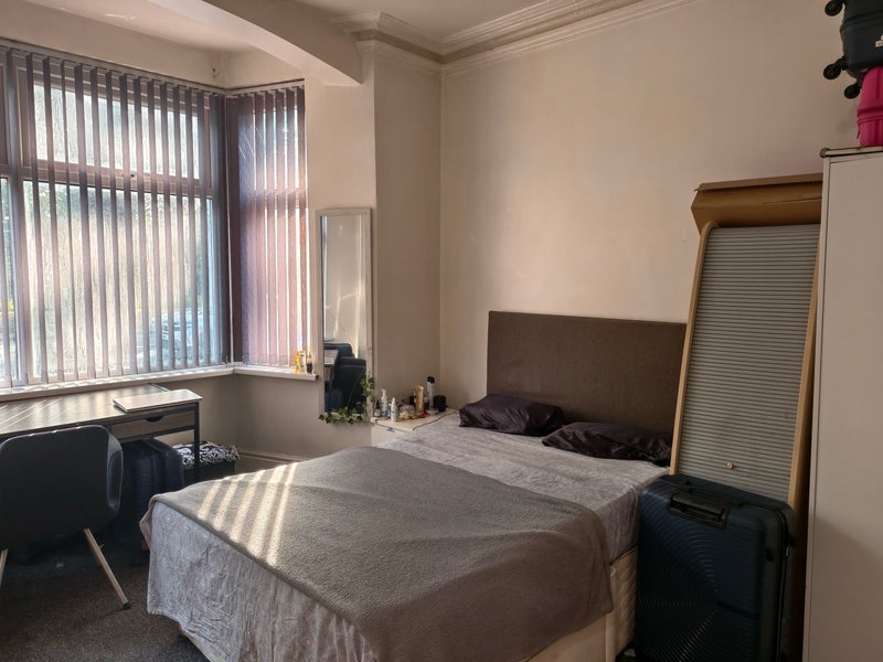 Room Birch Hall Lane in Manchester