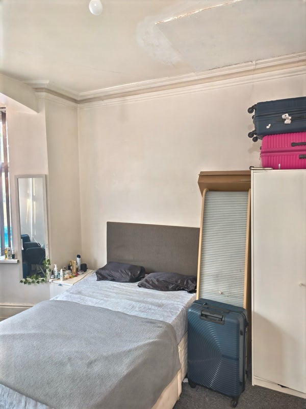 Room Birch Hall Lane in Manchester