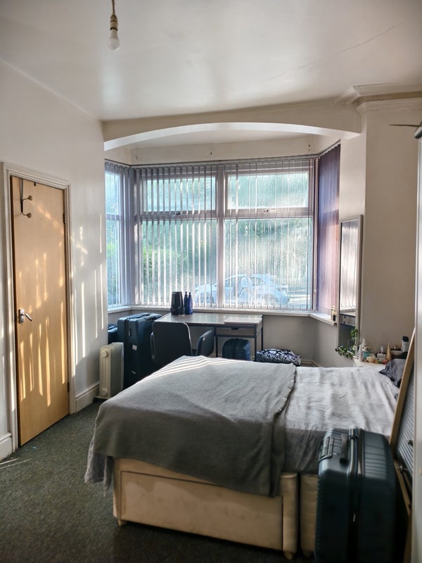 Room Birch Hall Lane in Manchester
