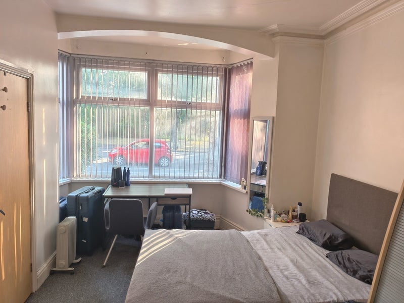 Room Birch Hall Lane in Manchester