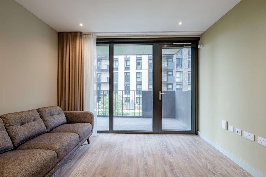Flat Olympic Way in Greater London