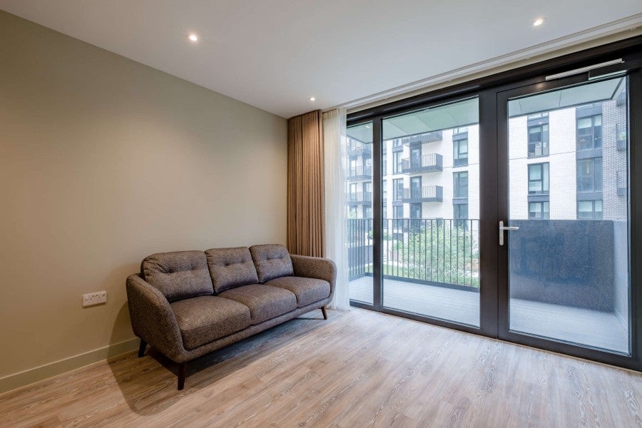Flat Olympic Way in Greater London