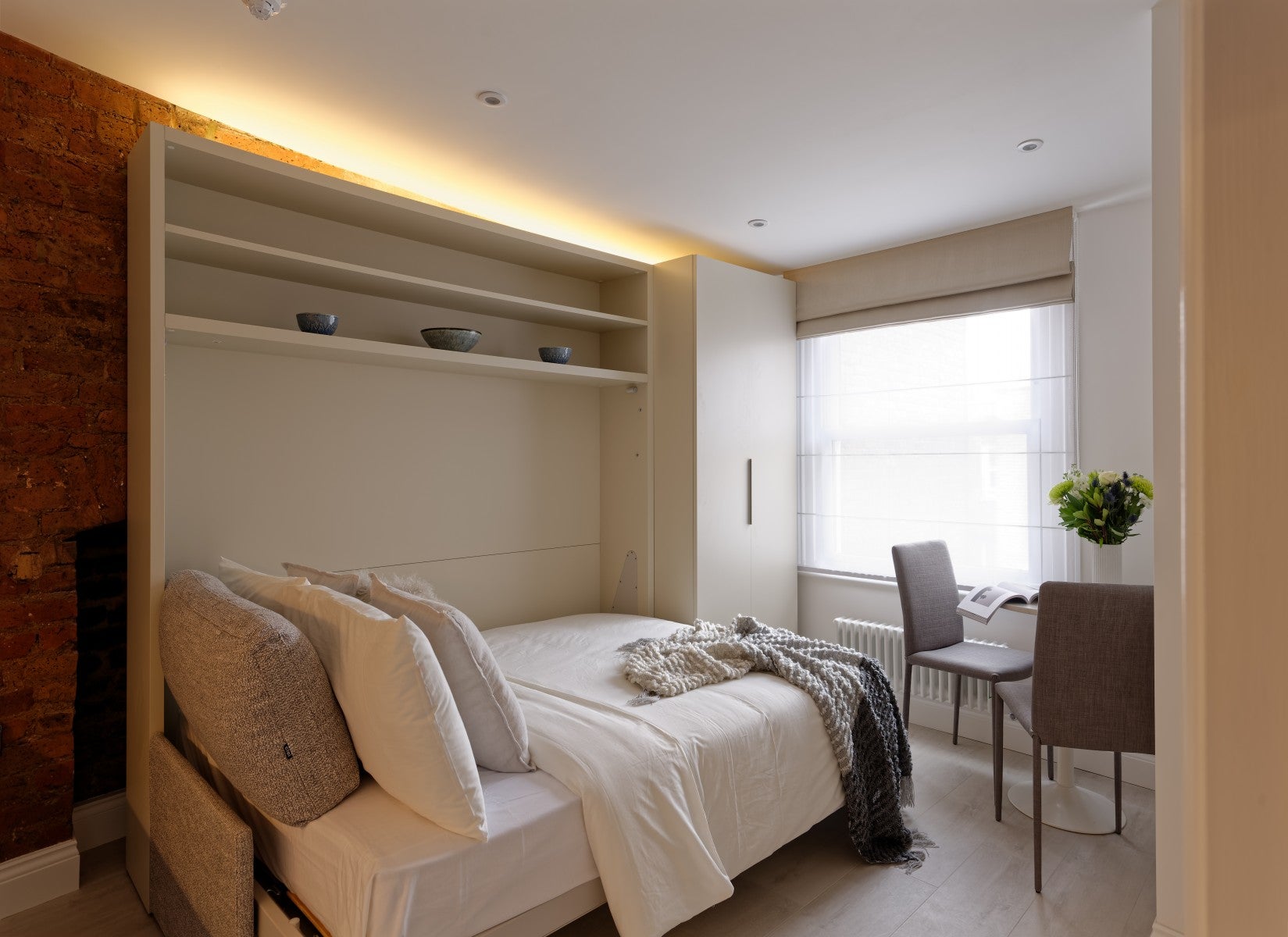 Flat Linden Gardens in Greater London