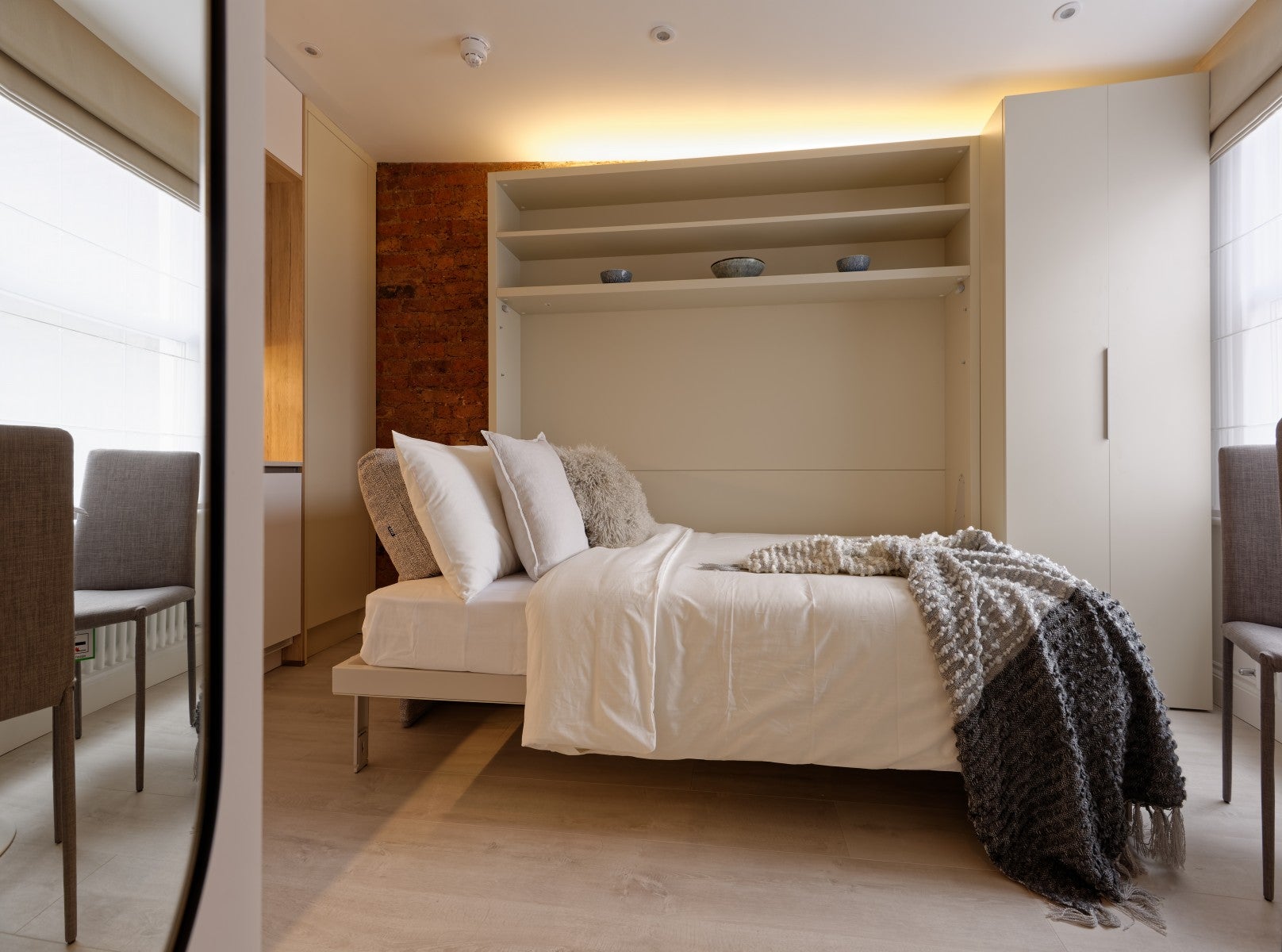 Flat Linden Gardens in Greater London