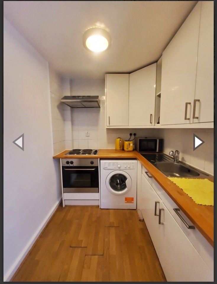 Flat Clipstone Street in City of Westminster