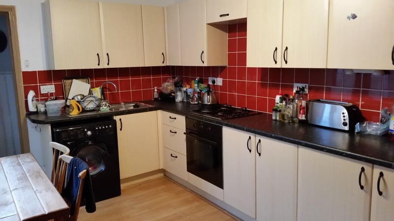 Room Buchan Road in Greater London