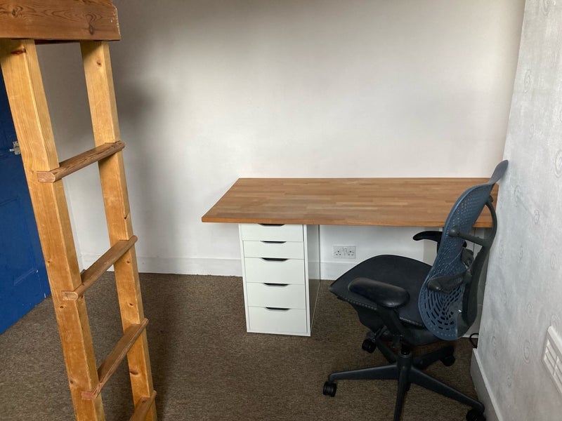 Room Buchan Road in Greater London