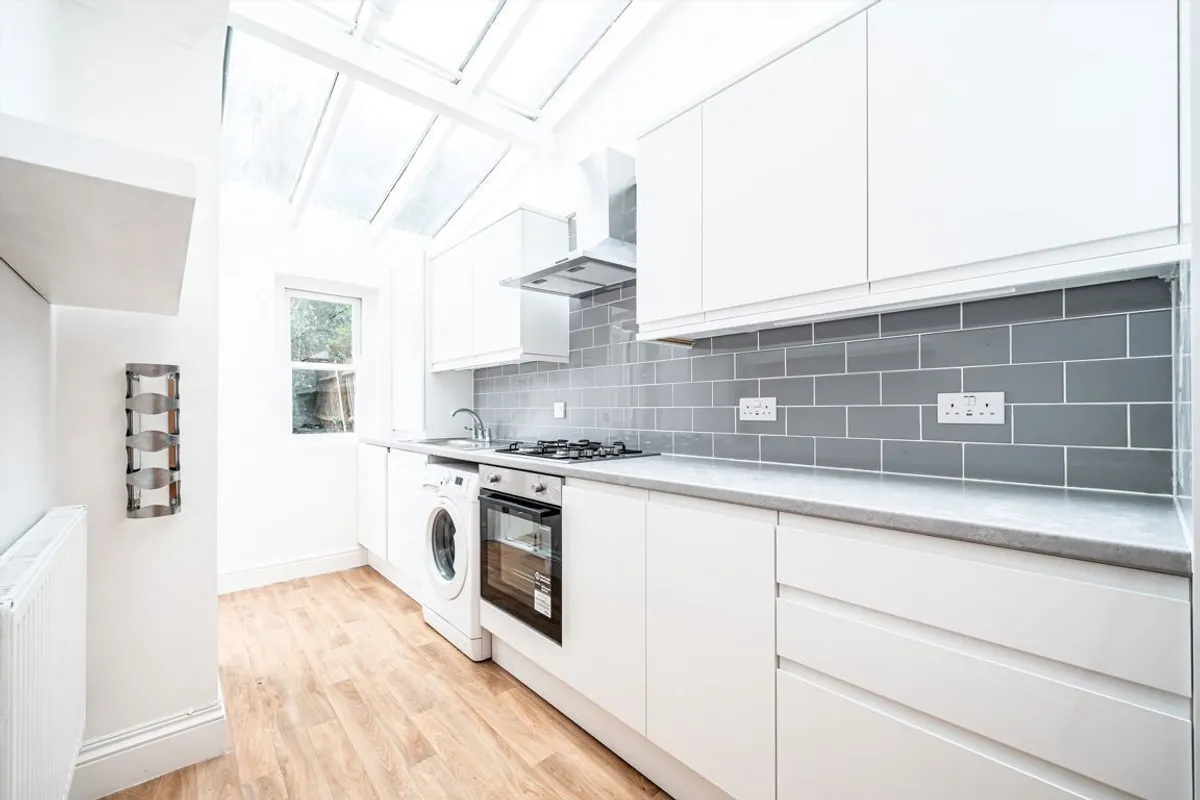 Flat Stableyard Mews in Greater London