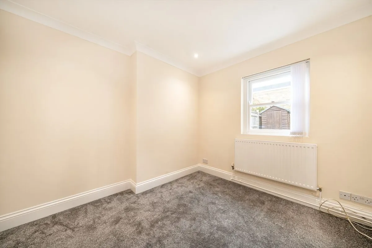Flat Stableyard Mews in Greater London