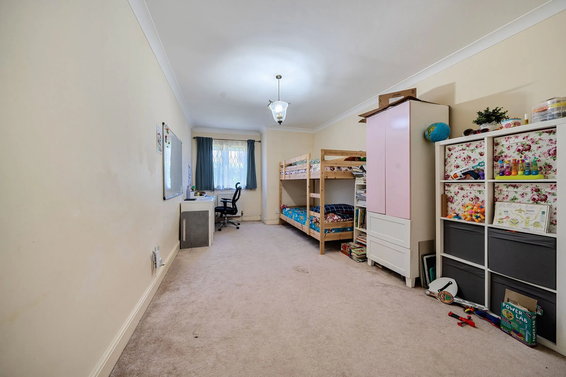 Flat Whitchurch Lane in Greater London
