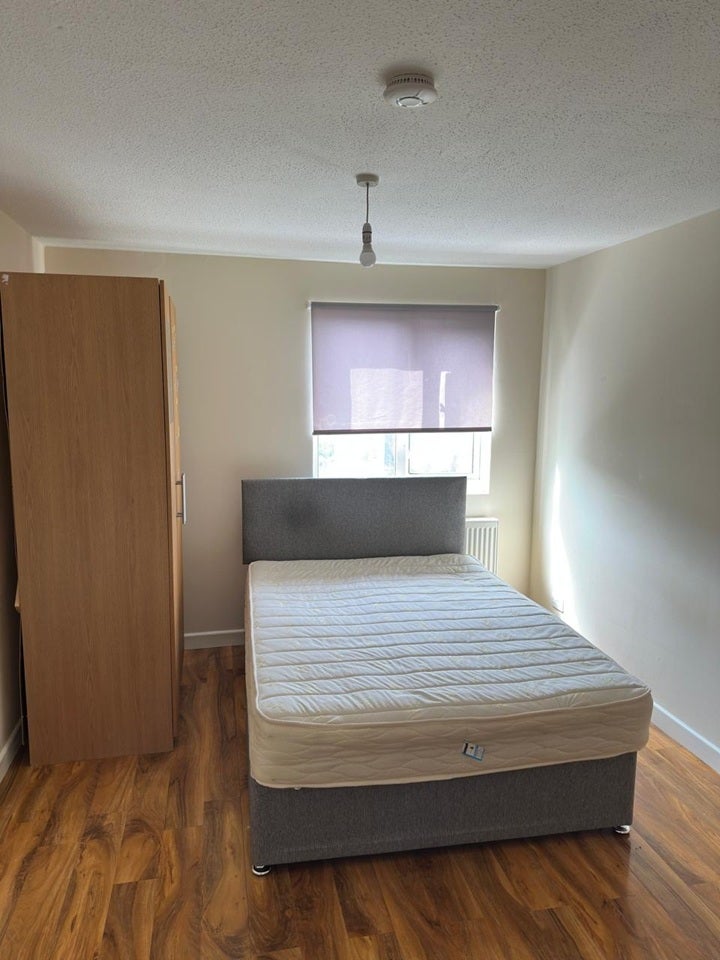 Room Crosslands in Milton Keynes