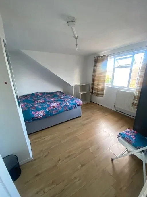 Room Clyde Road in Borough of Spelthorne