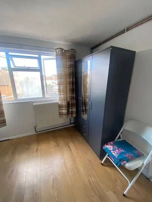 Room Clyde Road in Borough of Spelthorne
