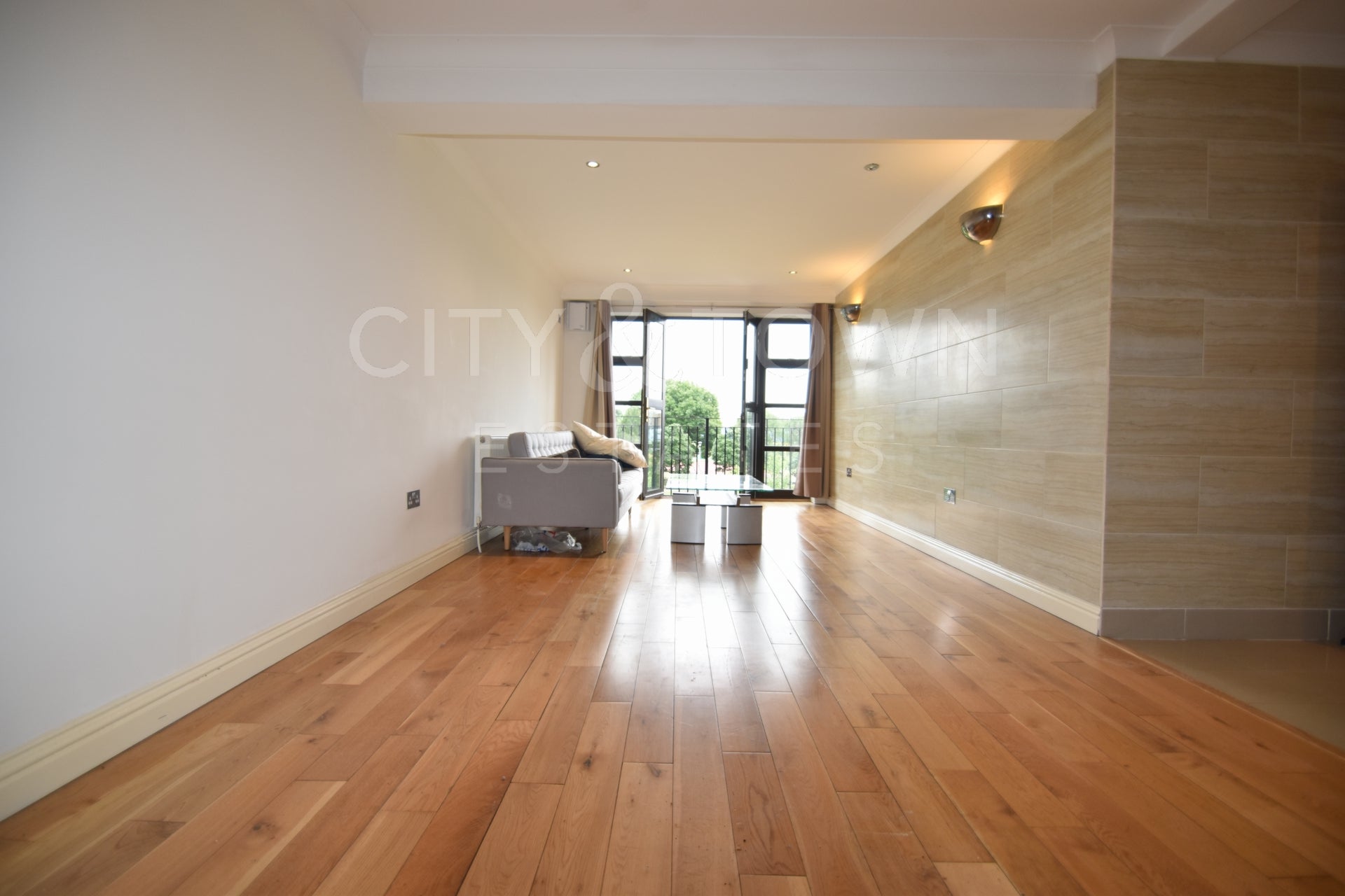 Flat Copperfield Road in Greater London