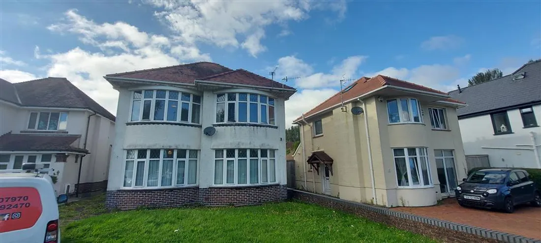 Flat Mumbles Road in Swansea