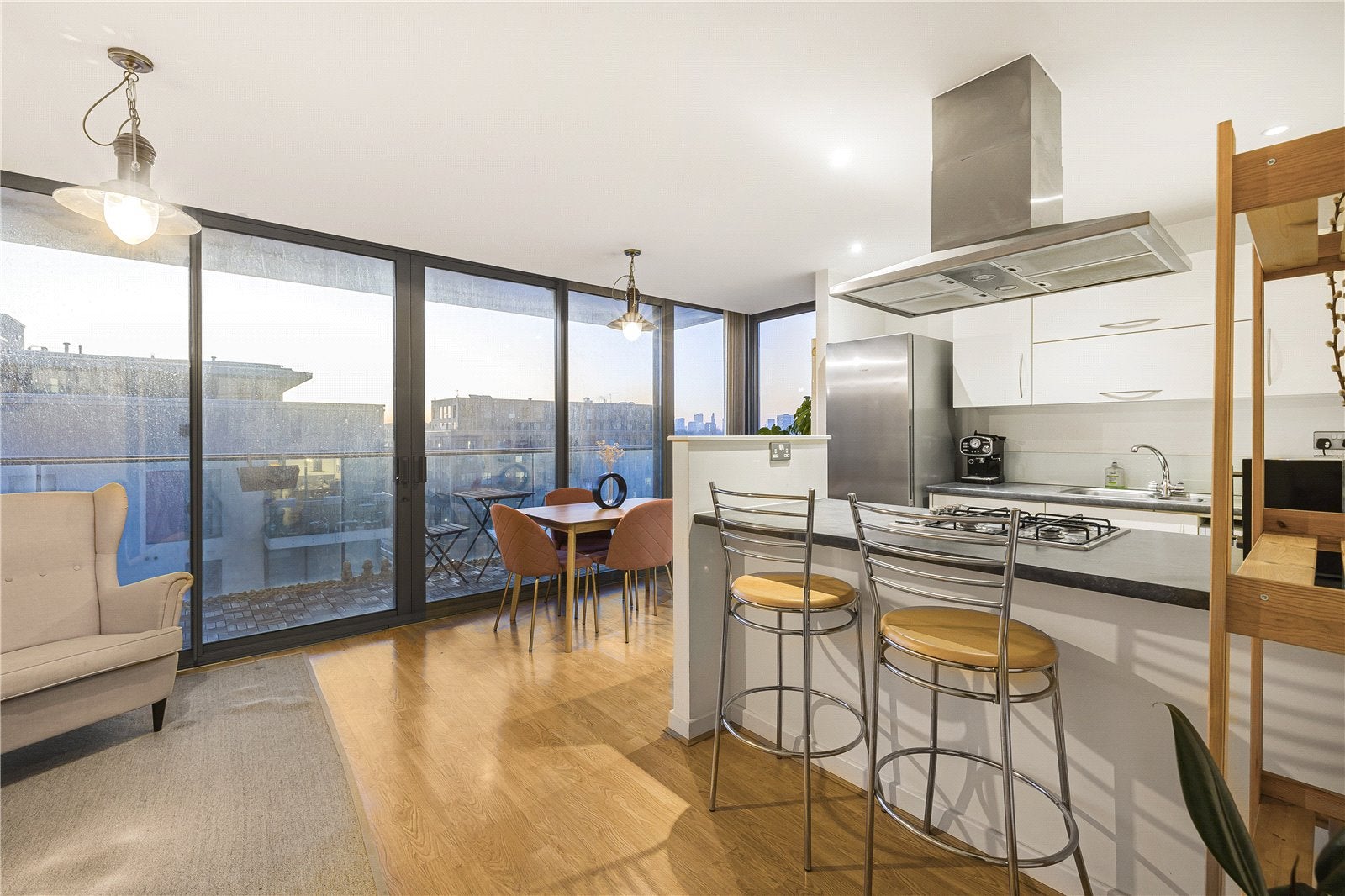 Flat Stainsby Road in Greater London