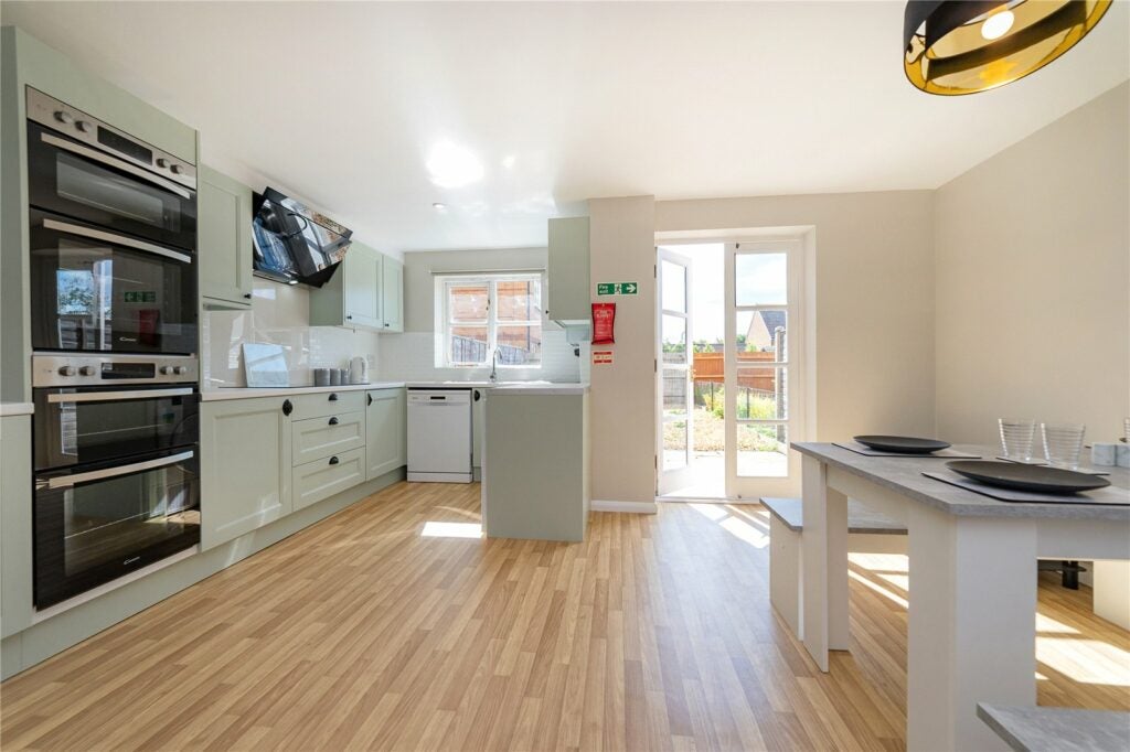 Room Otter Close in Rushmoor