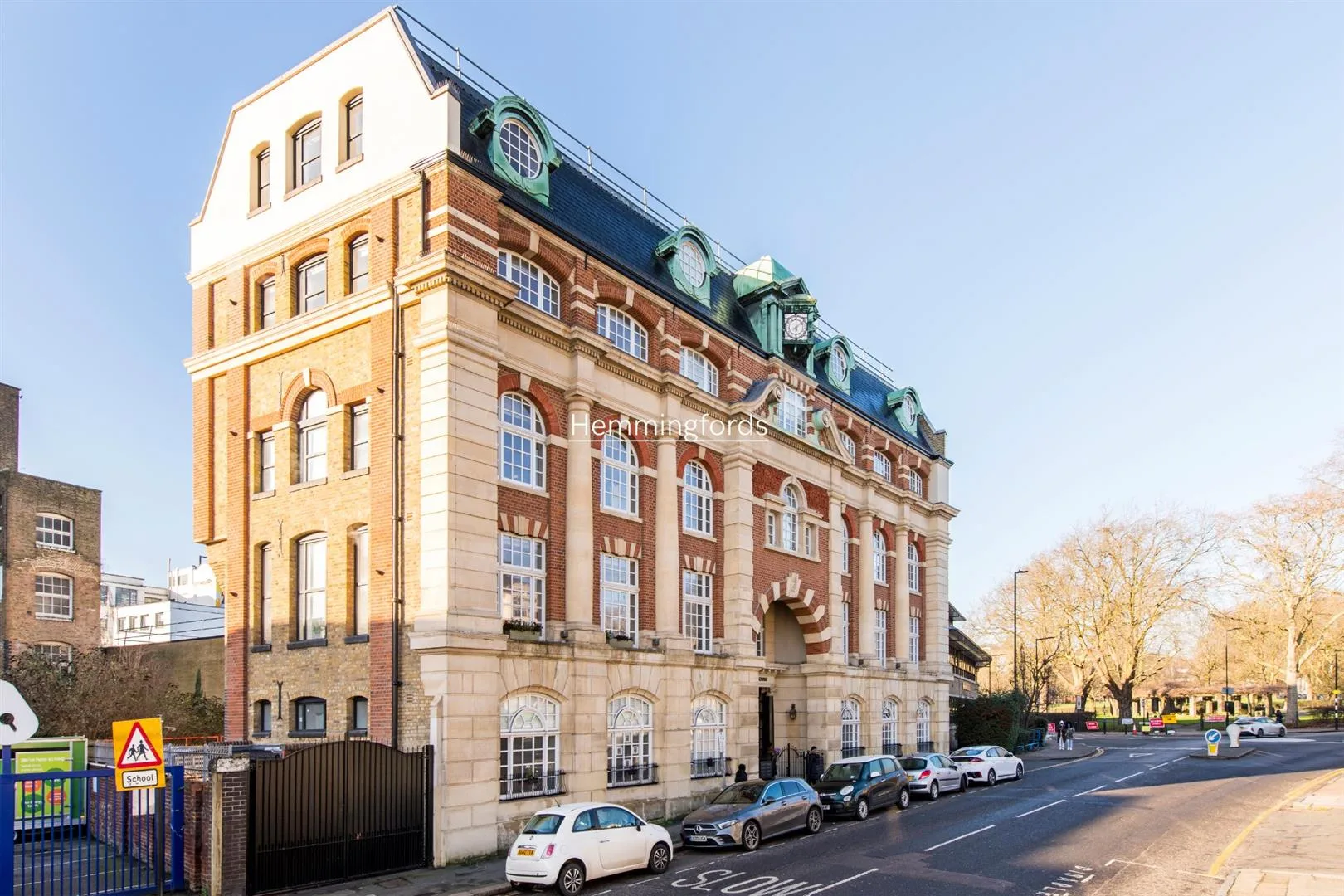 Flat Clarendon Road in Greater London