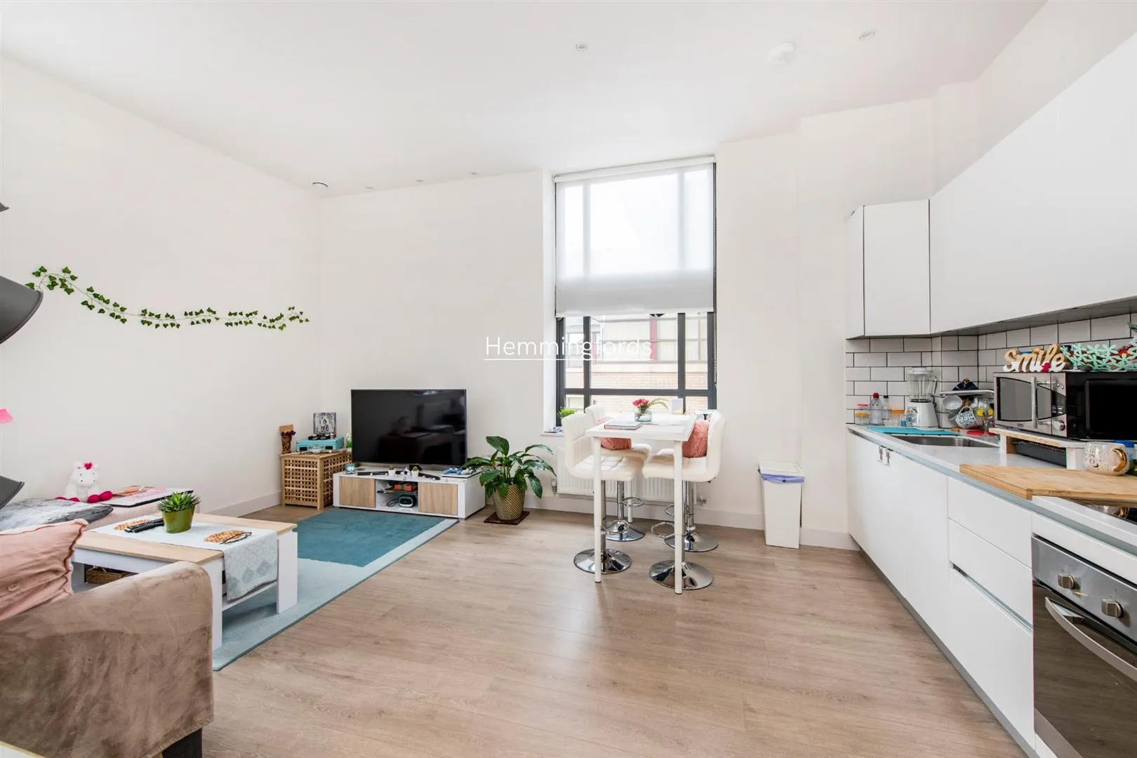 Flat Clarendon Road in Greater London