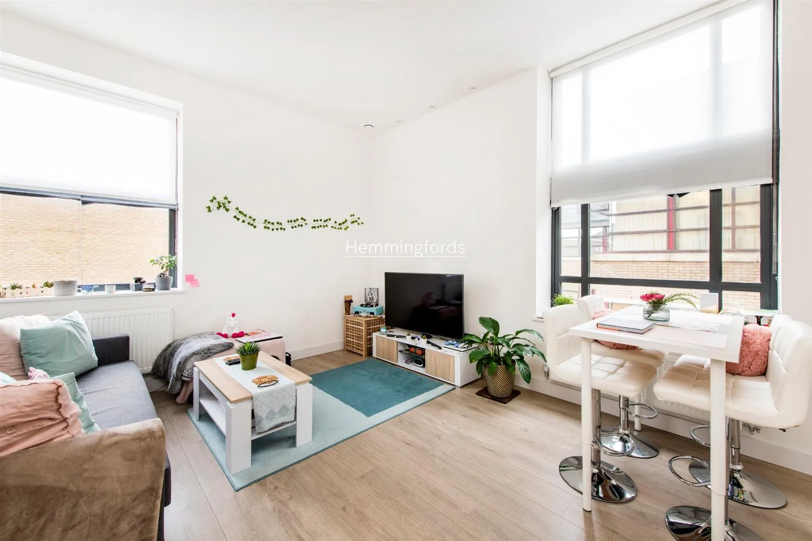 Flat Clarendon Road in Greater London