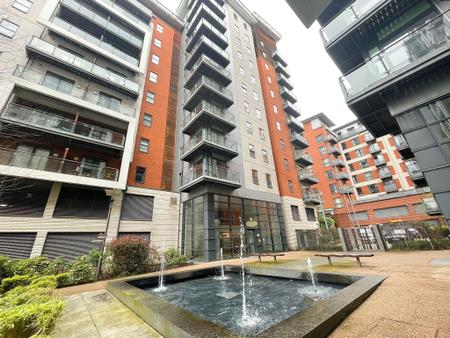 Flat Hornbeam Way in Manchester