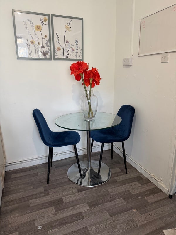 Room Lowth Road in Greater London