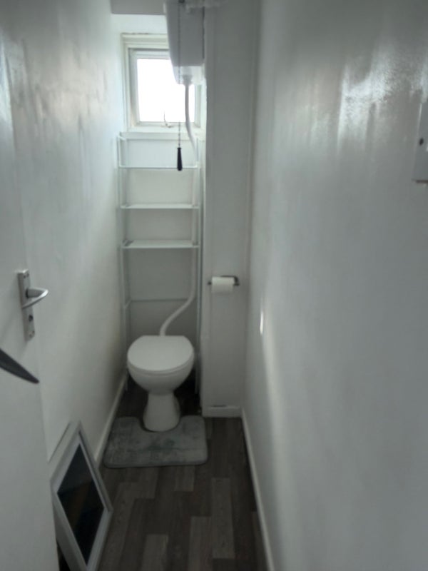Room Lowth Road in Greater London