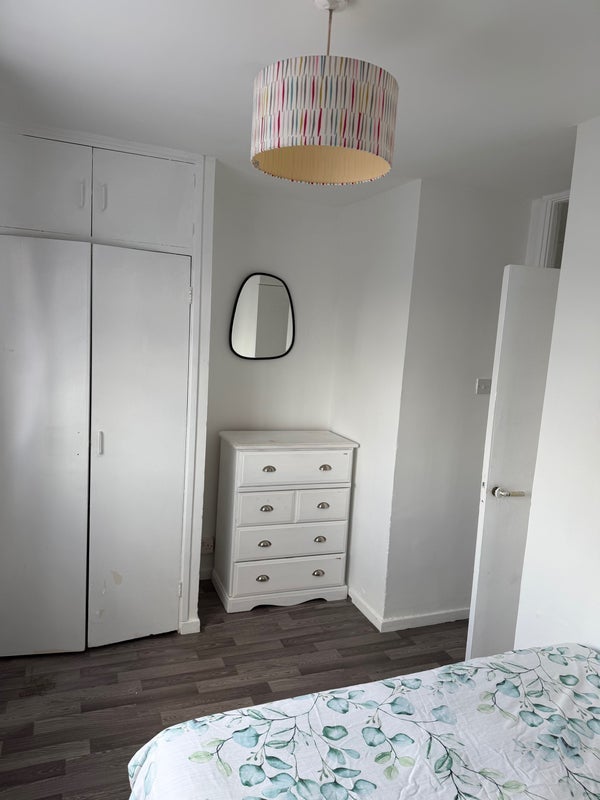 Room Lowth Road in Greater London
