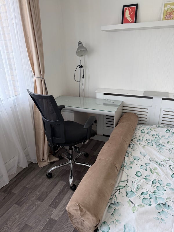 Room Lowth Road in Greater London