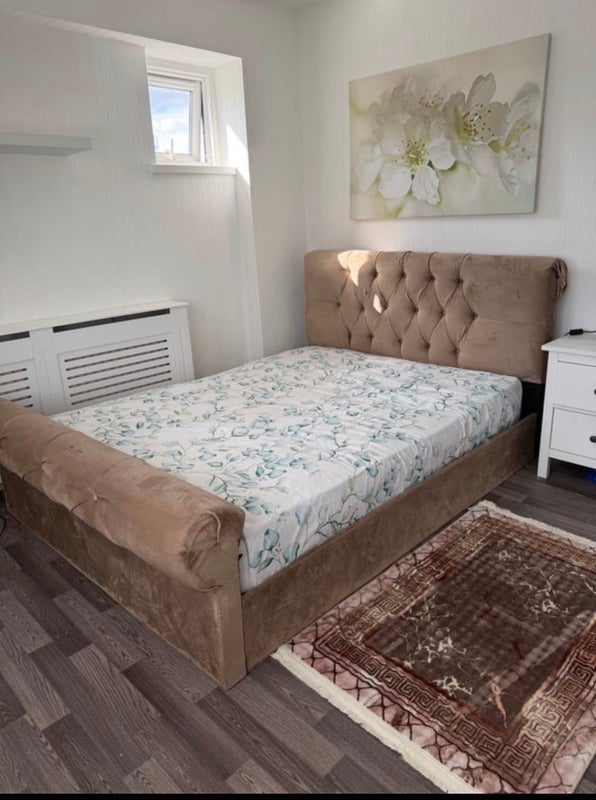 Room Lowth Road in Greater London