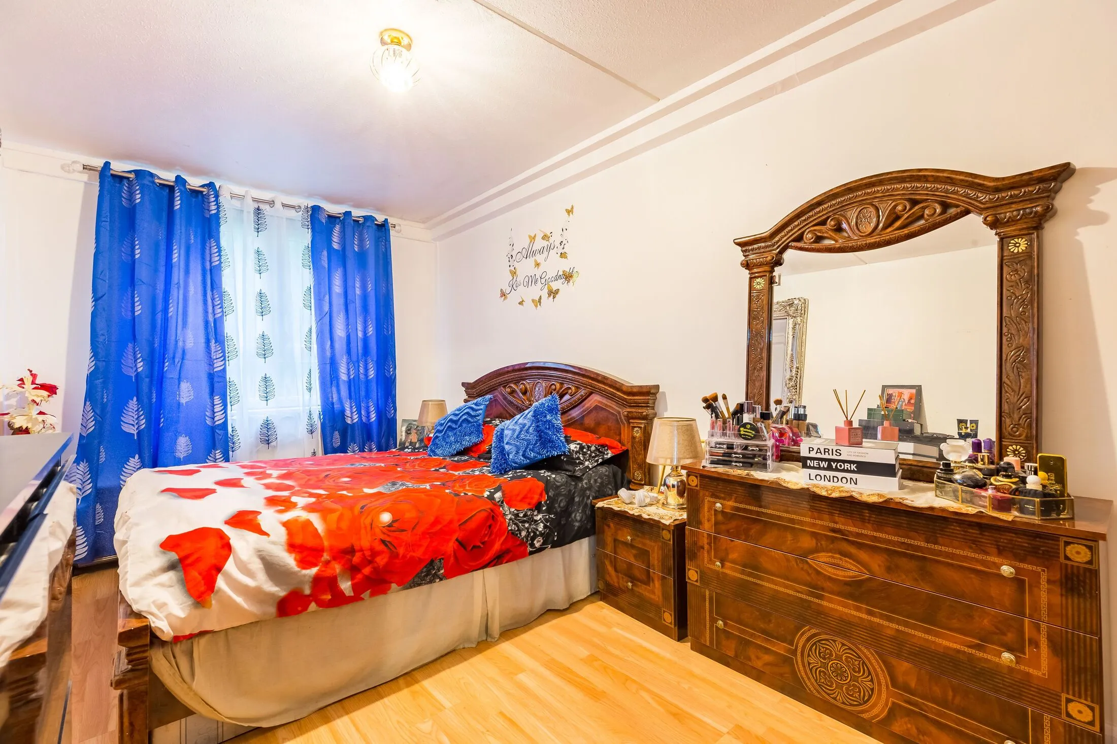Flat Bentham Road in Greater London