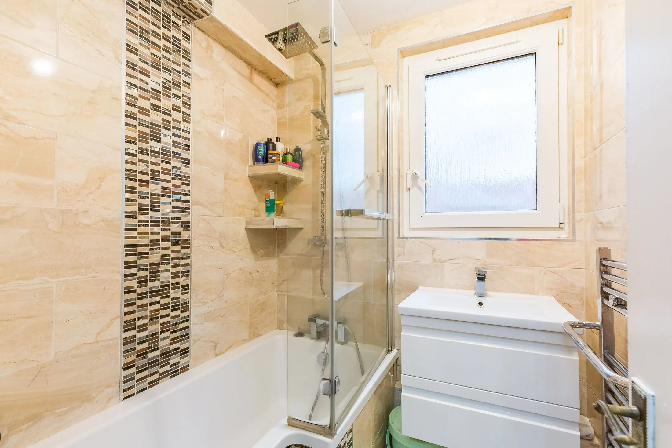 Flat Bentham Road in Greater London