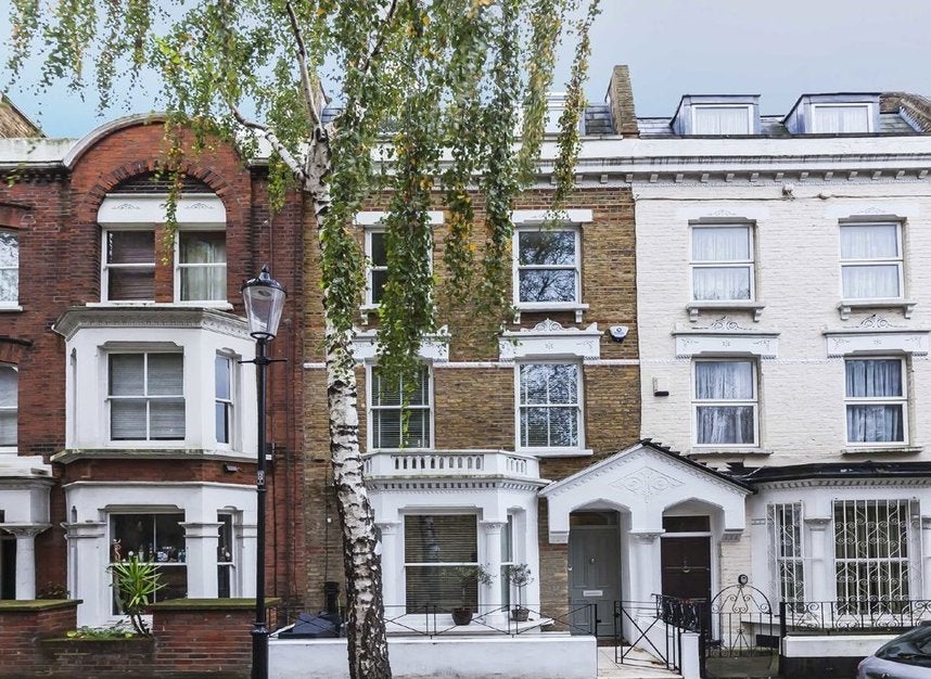 Flat Stadium Street in Greater London