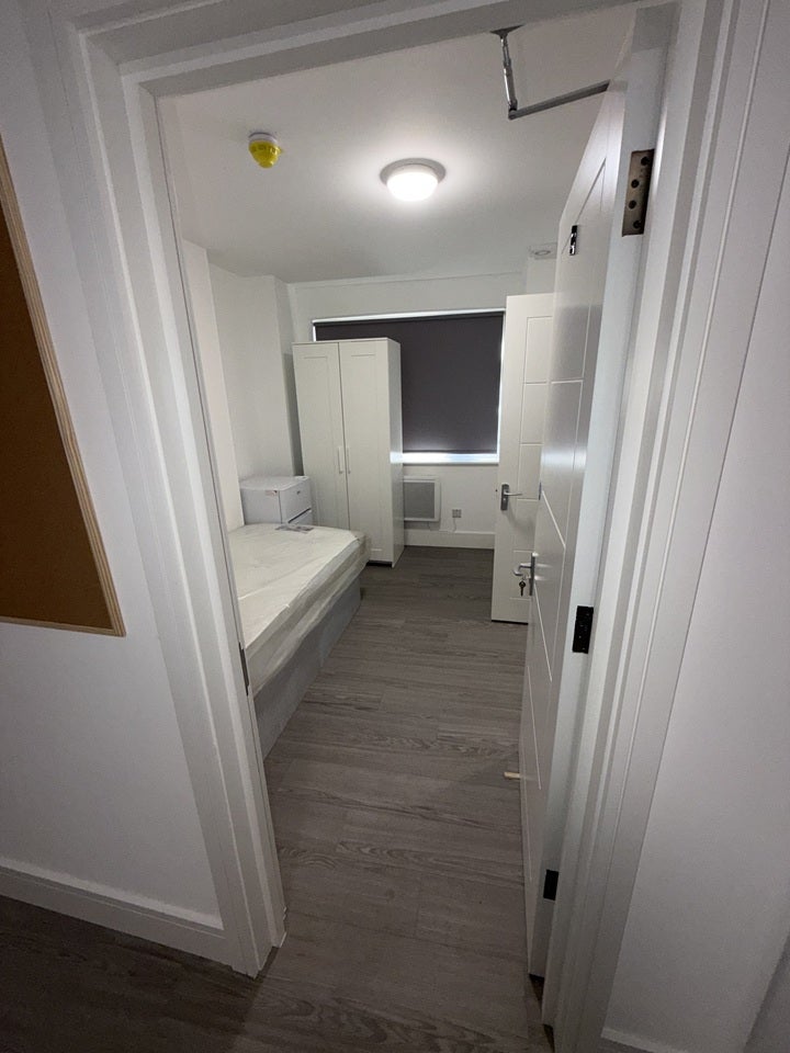 Flat Rostella Road in Greater London