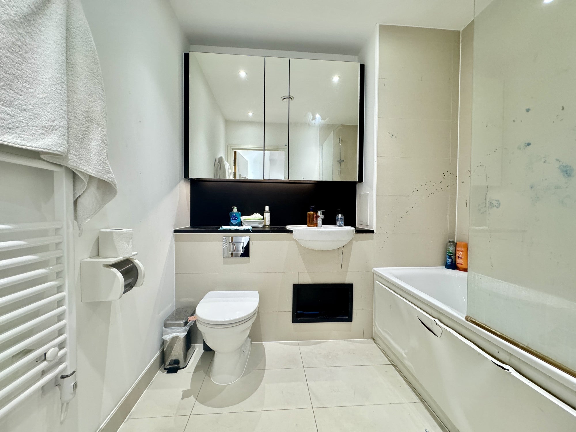 Flat Bramwell Way in Greater London