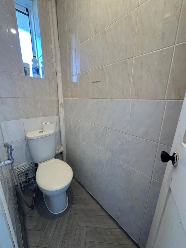 Room Sandalwood Close in Greater London