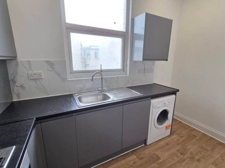 Flat Caple Road in Greater London