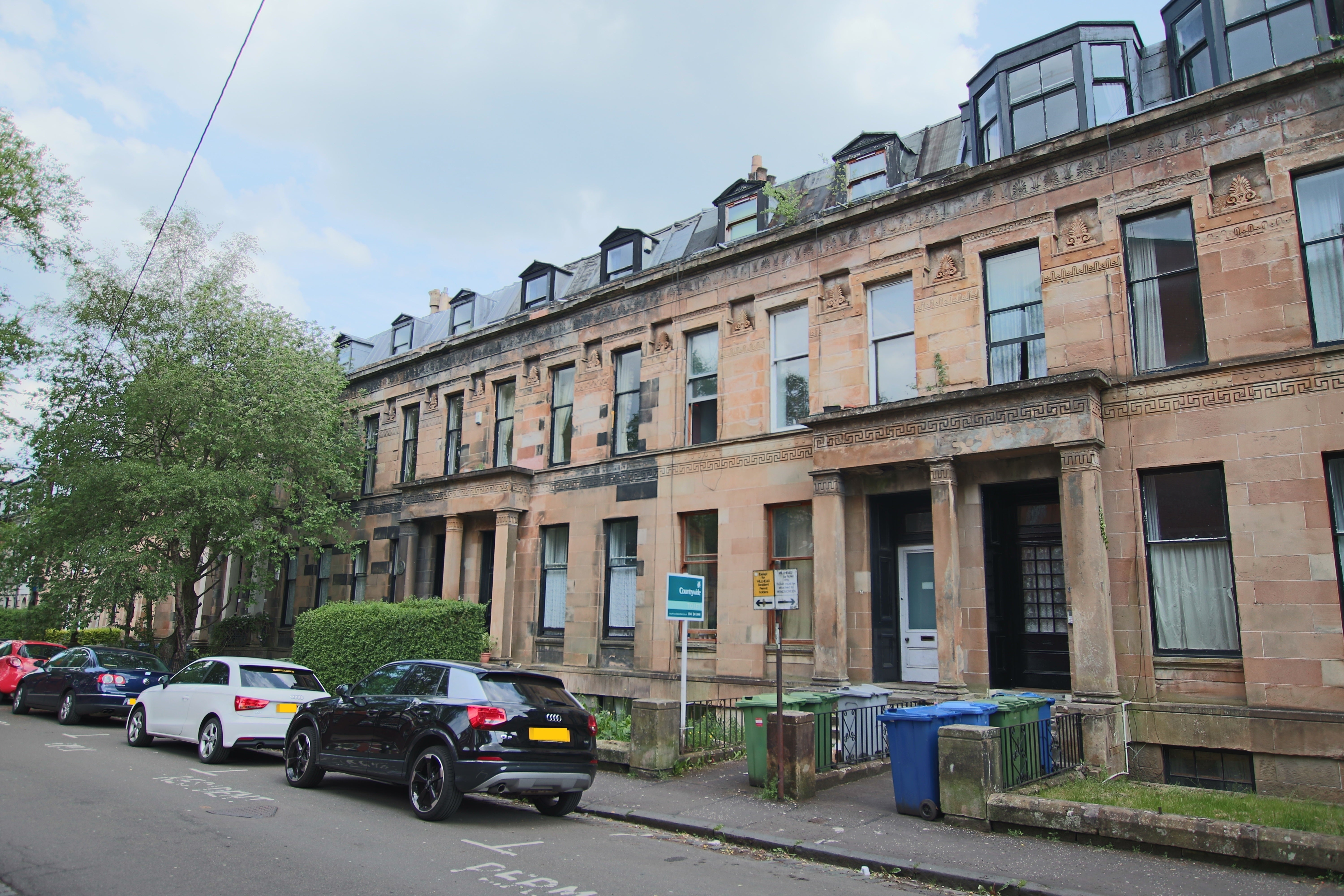 Flat Oakfield Avenue in Glasgow