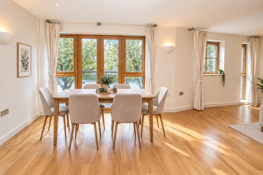 Flat Hotwell Road in Bristol