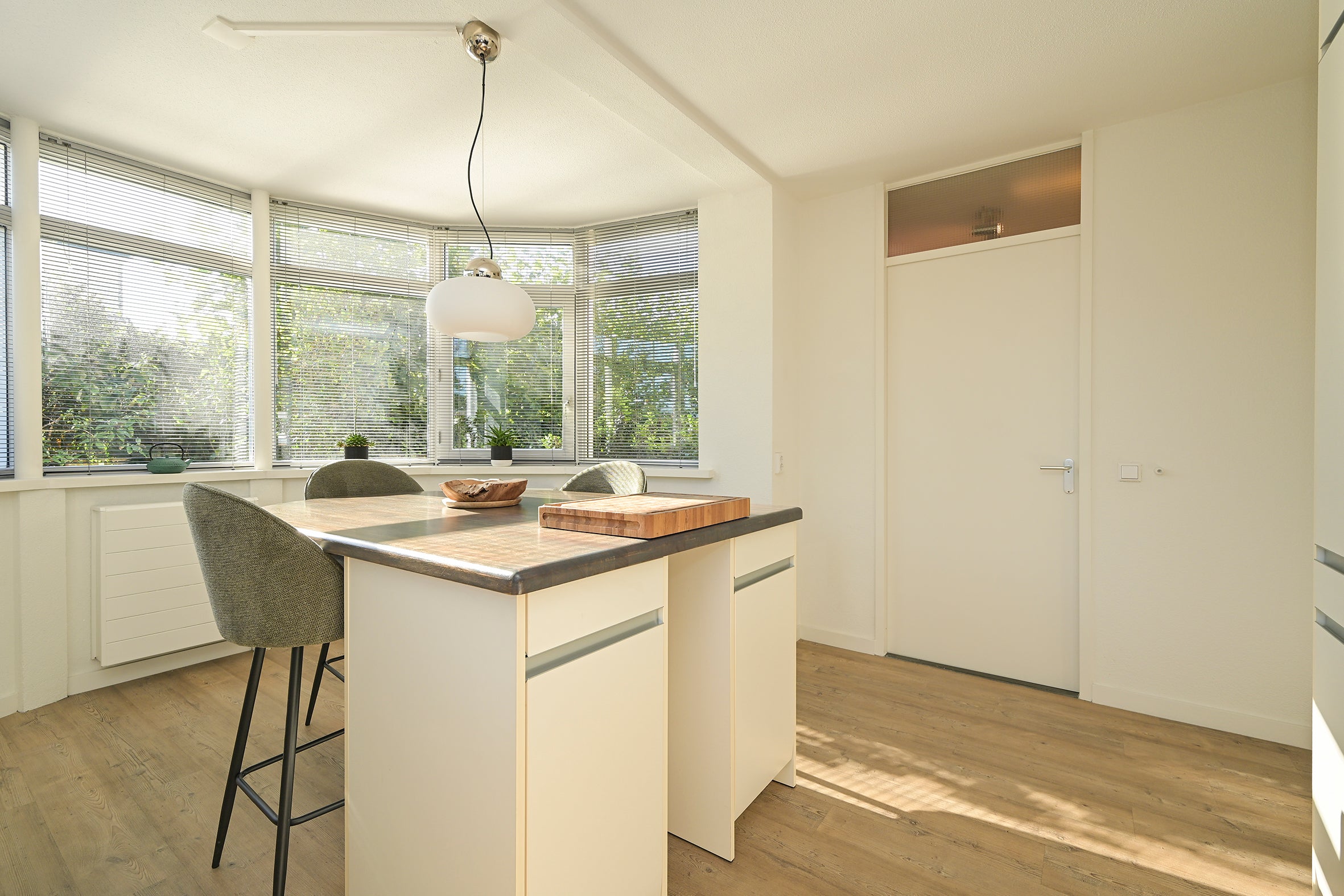 Hoekwoning te koop: Hoek van Hollandlaan 1, 'S-Gravenhage