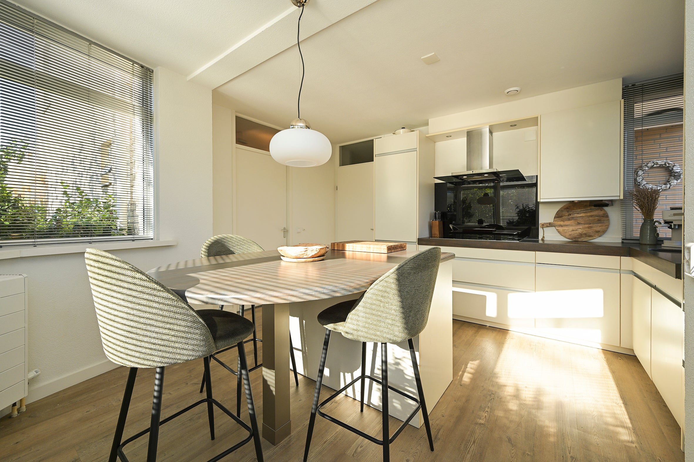 Hoekwoning te koop: Hoek van Hollandlaan 1, 'S-Gravenhage