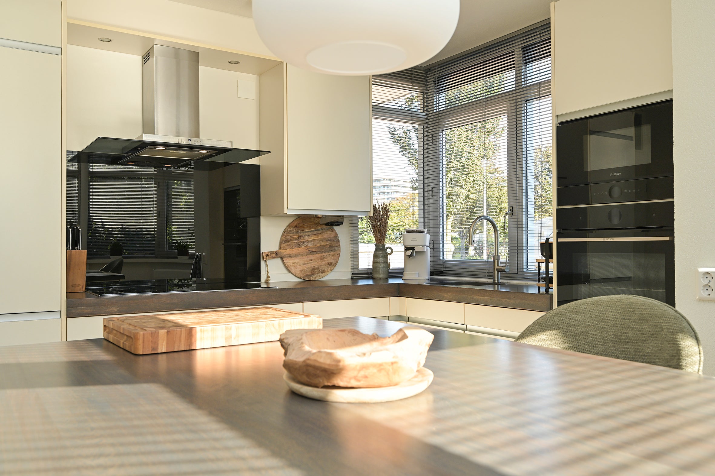 Hoekwoning te koop: Hoek van Hollandlaan 1, 'S-Gravenhage