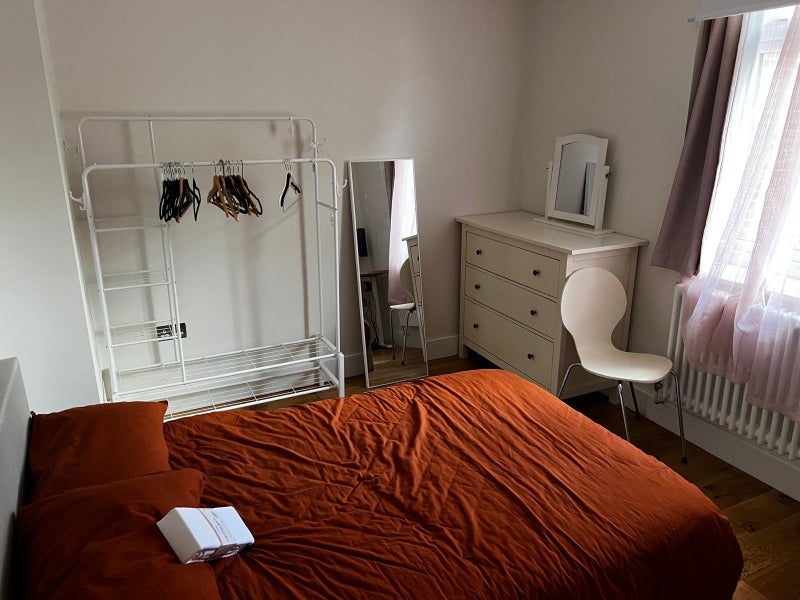 Room White Post Lane in Greater London